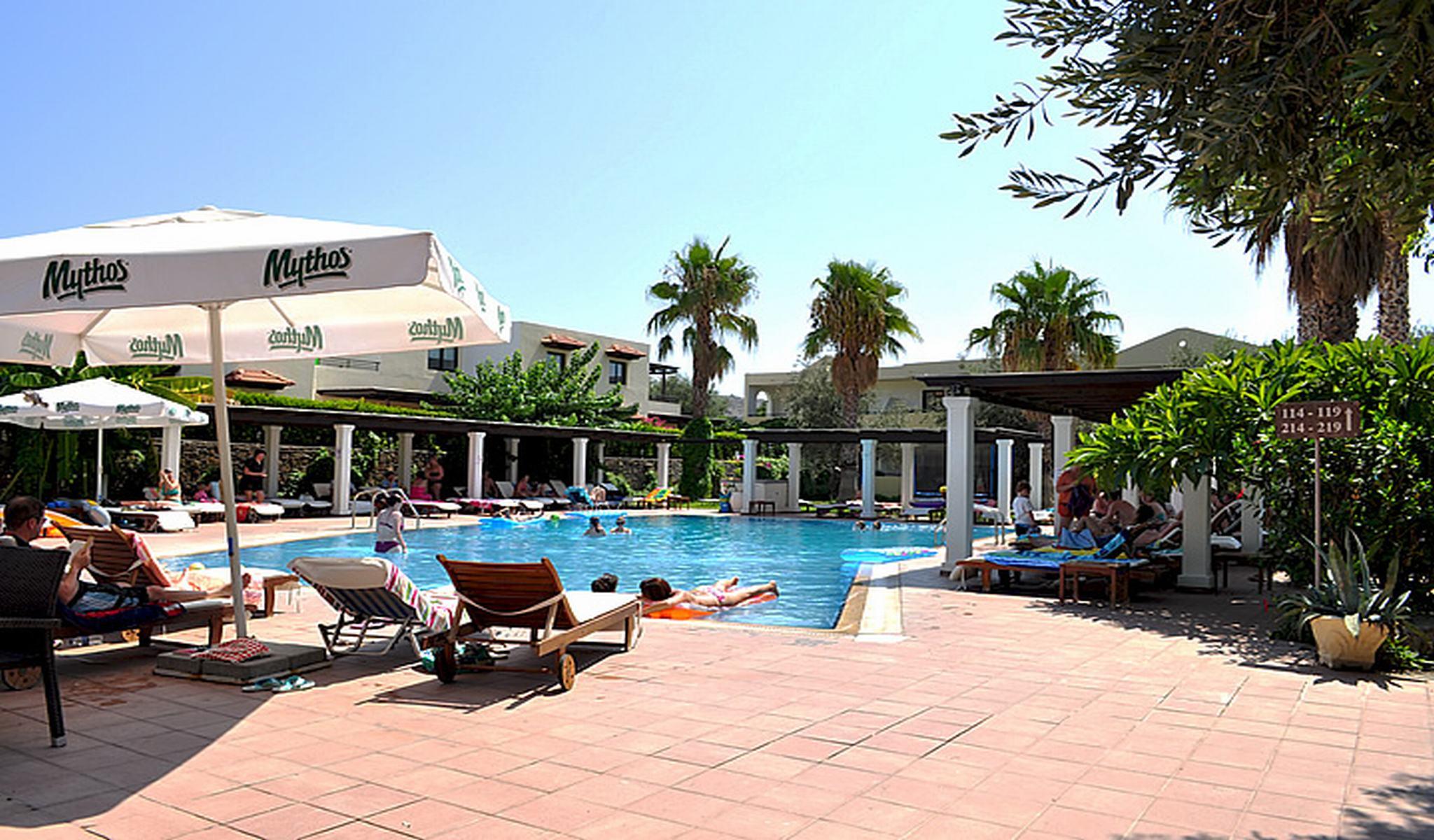Pefkos Village Ξενοδοχείο με διαμερίσματα 3*